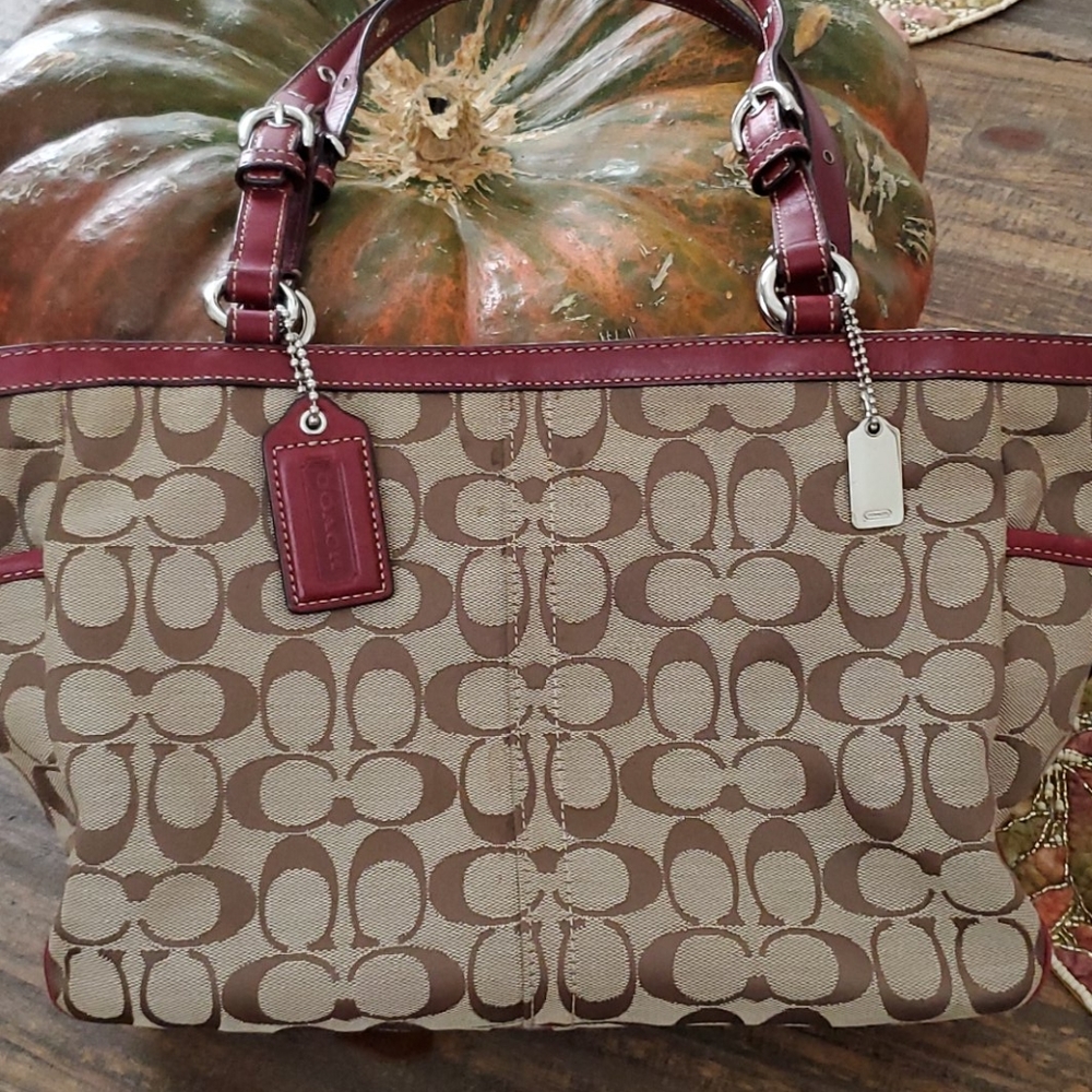 Authentic Coach Shoulder Handbag - Picture 3 of 7